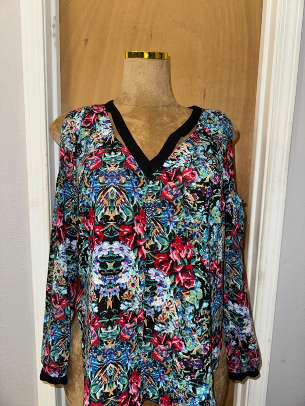Nicole Miller Multicolor Floral V-Neck Cold Shoulder chiffon Top Black Trim